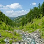 Il torrente Chisone dalla strada di fondovalle